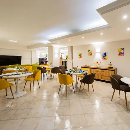 Dali Hotel 2*